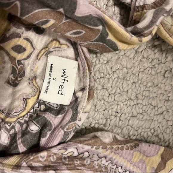 COPY - Wilfred Vacay Cropped Tank - Picture 2 of 2